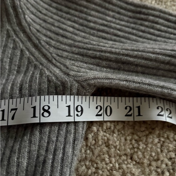 Madeleine Thompson Gray Ribbed Cashmere Sweater Medium Slit Hem Pullover small - Picture 16 of 16